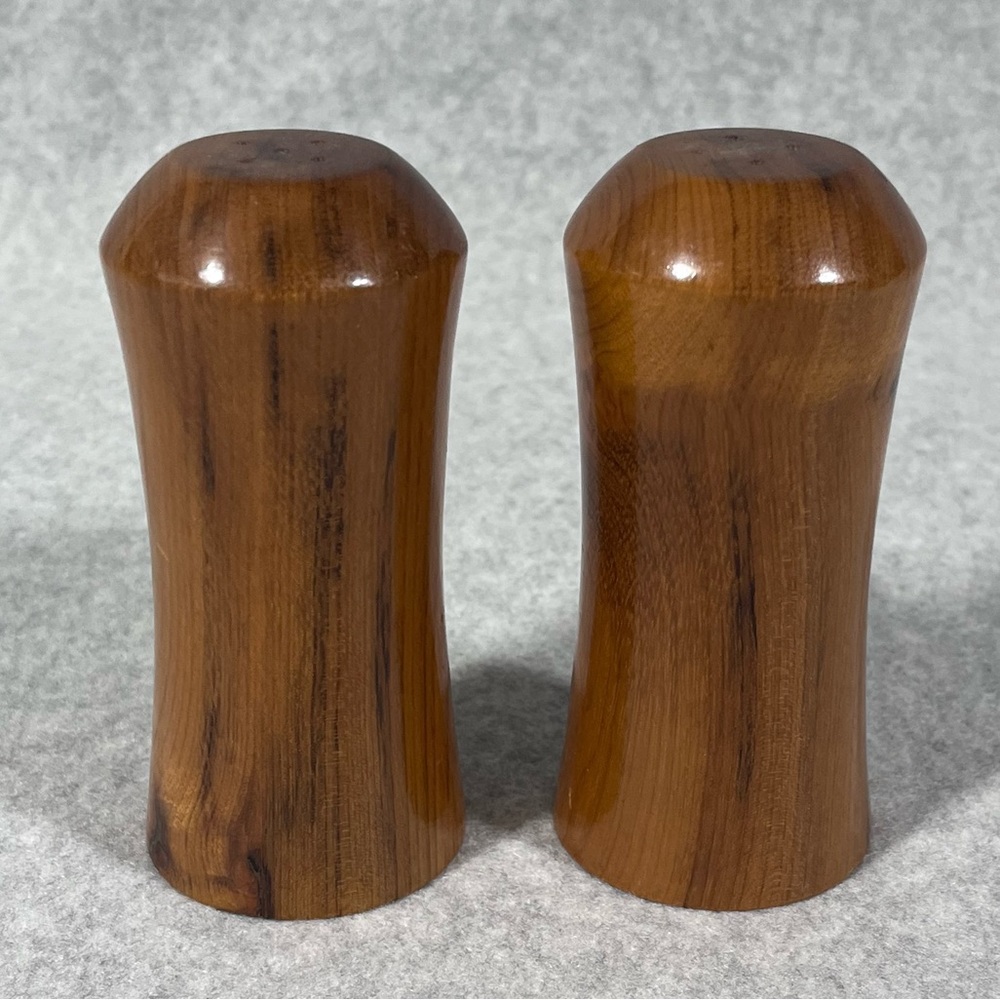 Vintage‎ Salt & Pepper Shakers Mid Century MCM Baker Solid Wood Collectible